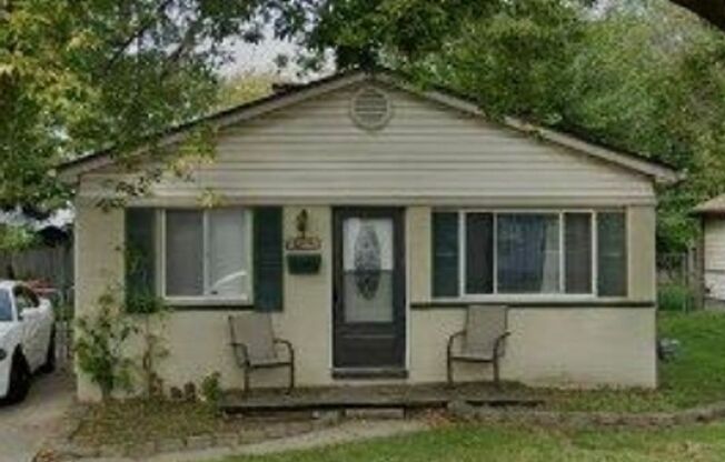 Your next Home!!! Charming Three Bedroom in Roseville