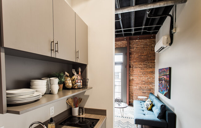 Studio, 1 bath, 289 sqft, $899, Unit 202