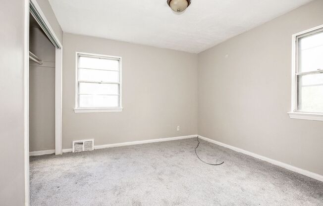 3 BED 1 BATH SINGLE FAMILY HOME IN BEAUTIFUL MAPLE HEIGHTS!