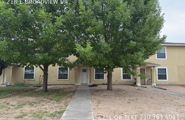 218 E BROADVIEW DR