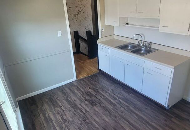 1 bed, 1 bath, $550, Unit 518 N Washington St - 2