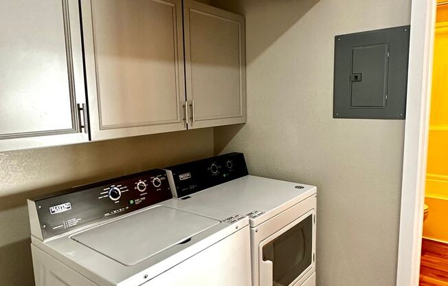 2 beds, 1 bath, 800 sqft, $1,200, Unit 2525 Astrozon