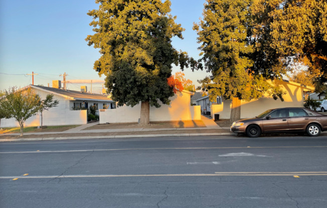 3 E SAN JOAQUIN ST