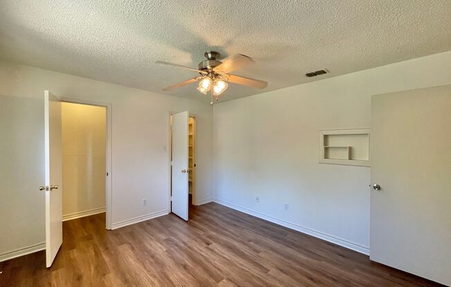 2 beds, 1 bath, $1,300