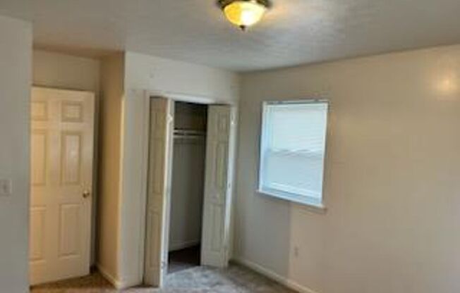 2 beds, 1 bath, $895