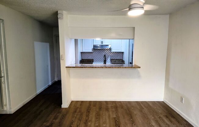 2 beds, 1 bath, 800 sqft, $1,300, Unit 204