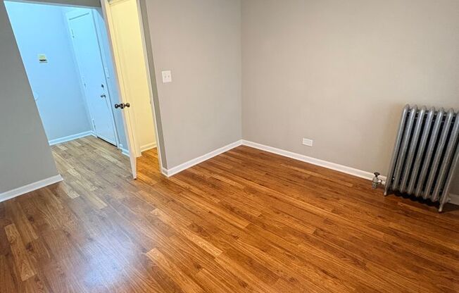 3 beds, 1 bath, 1,003 sqft, $1,350, Unit CA 127.5-1W