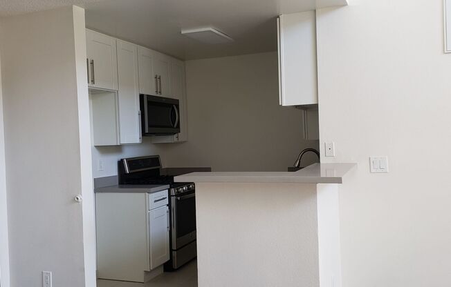 1 bed, 1 bath, 839 sqft, $1,940, Unit 426