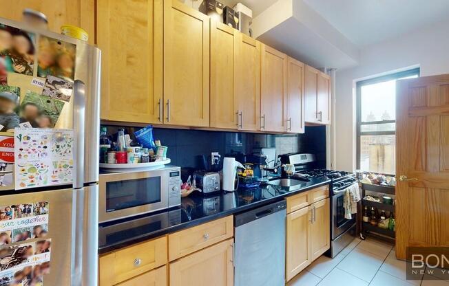 216 W 89th St #12A