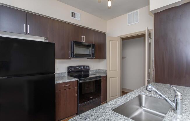 1 bed, 1 bath, 661 sqft, $1,200