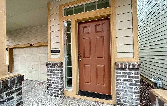 Traditional Beaverton 4 Bed 2.5 Bath House ~  Convenient to Nike, Intel Aloha and Washer & Dryer Hook Ups and Garage!