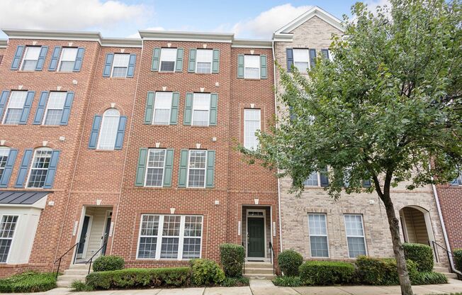 Stunning 2 bed 2.5 bath 2-story condo/townhome