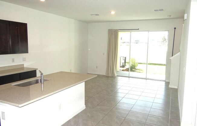 Gorgeous 3bed /2.5 bath townhome