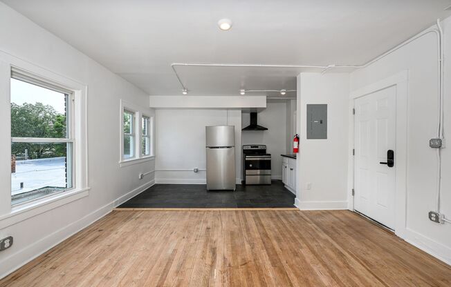 Studio, 1 bath, 500 sqft, $795, Unit Unit 406