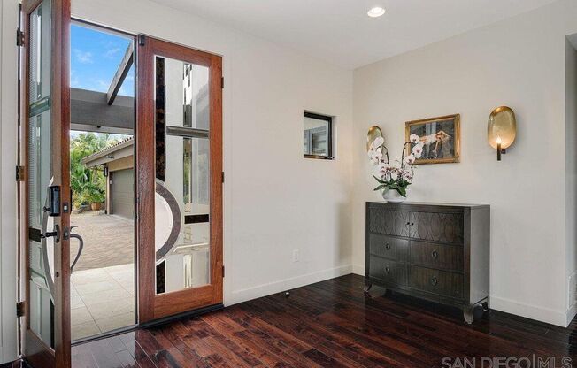 High Above La Jolla Alta-5 Bedroom 3.5 Bathroom Home