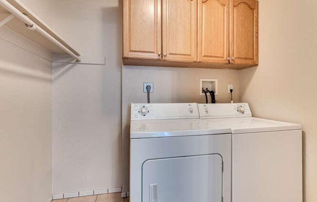 2 beds, 1.5 baths, 886 sqft, $1,350, Unit 26