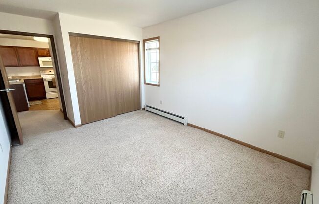 2 beds, 1 bath, 890 sqft, $1,010, Unit 810-302