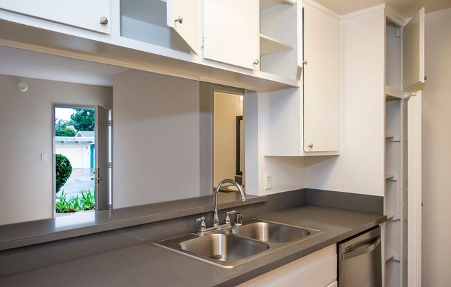 2 beds, 1.5 baths, 990 sqft, $2,395, Unit 242