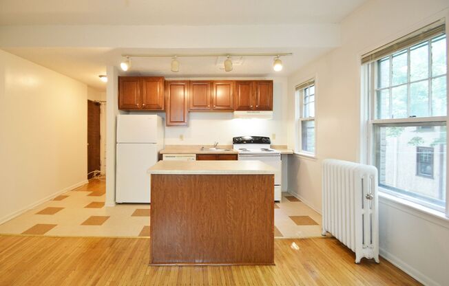 1 bed, 1 bath, 410 sqft, $920, Unit 8 - 35