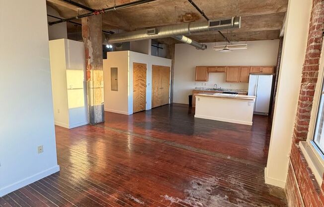 1 bed, 1 bath, 940 sqft, $1,550, Unit 701