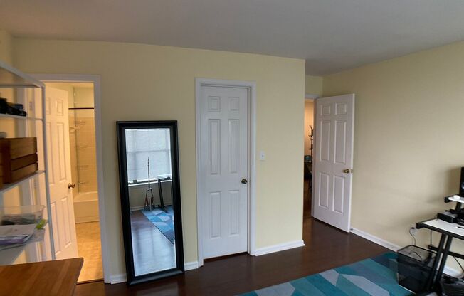 2 beds, 2 baths, $1,595, Unit Unit 1A32