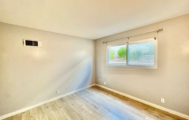 Newly remodeled 1B/1BA condo in La Mesa for lease!