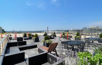 Beautiful 1 BR/1 BA Condo in Foggy Bottom!