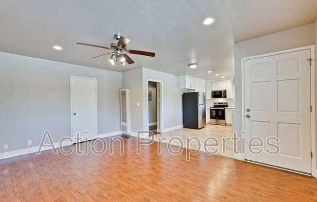 4545 Moorpark Ave