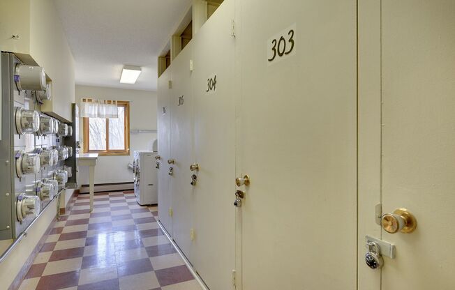 2 beds, 1 bath, 726 sqft, $1,295, Unit 799-205