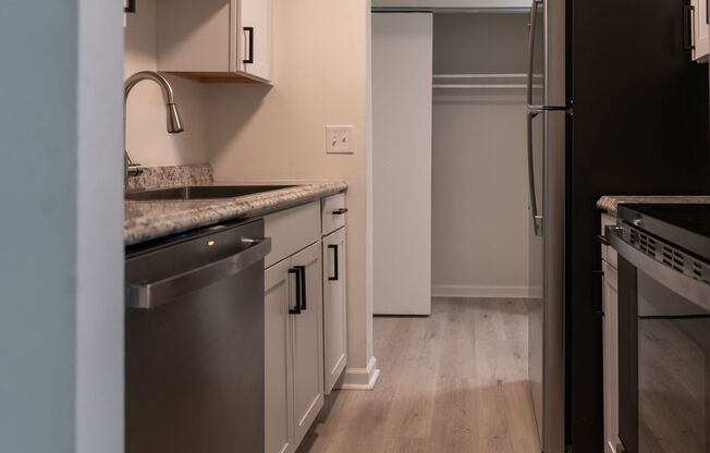 2 beds, 1 bath, $1,095, Unit 5465-26