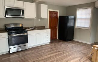 Studio, 1 bath, 432 sqft, $1,450, Unit B