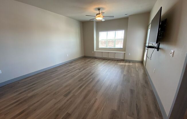 1 bed, 1 bath, 705 sqft, $1,015, Unit 102