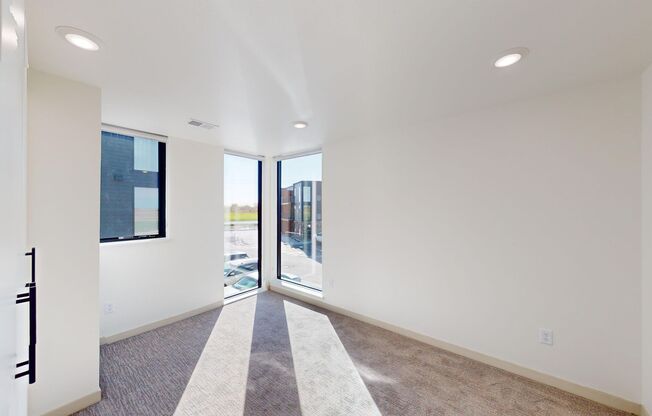 3 beds, 2 baths, 974 sqft, $1,425, Unit 6000-204