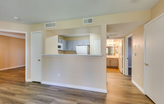 2 beds, 2 baths, $1,395, Unit UNIT 1016