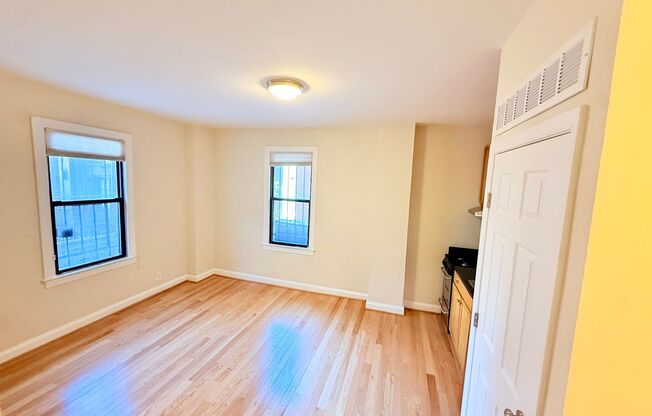 Studio, 1 bath, 337 sqft, $1,895, Unit H107