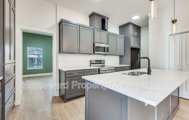 835 STAMPS AVE