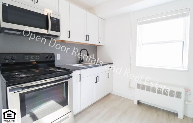 2 beds, 1 bath, 643 sqft, $995, Unit E02