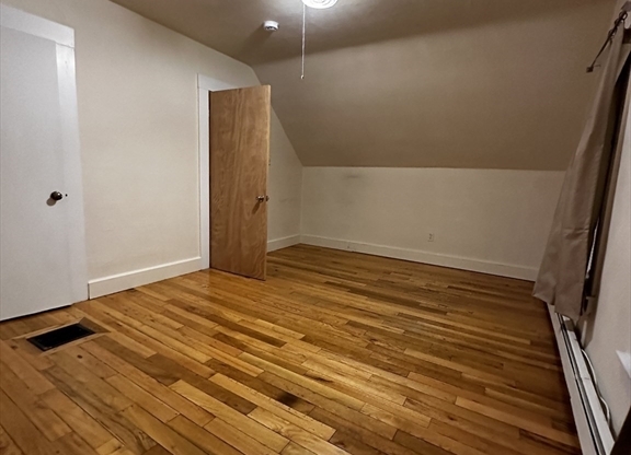 1 bed, 1 bath, 600 sqft, $1,800, Unit R