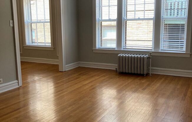 Edgewater Studio with Heat and Cooking Gas Included ~ No Security Deposit ~ Cat Friendly