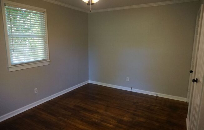 3 beds, 1 bath, $1,400