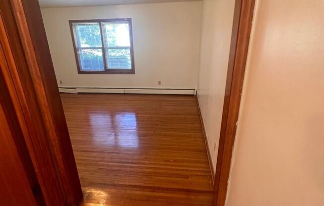 3 beds, 1.5 baths, 1,100 sqft, $1,980, Unit F-1