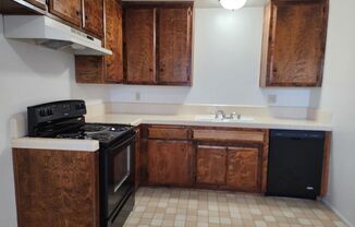 2 beds, 1 bath, $1,095, Unit B