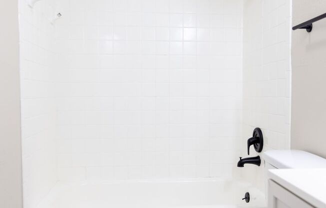 1 bed, 1 bath, 616 sqft, $895, Unit B-8