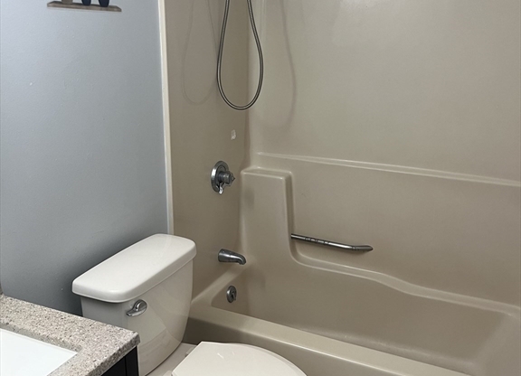 2 beds, 2 baths, 1,000 sqft, $2,000, Unit H125