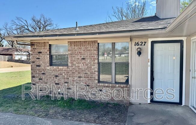 1627 KAVEL DR