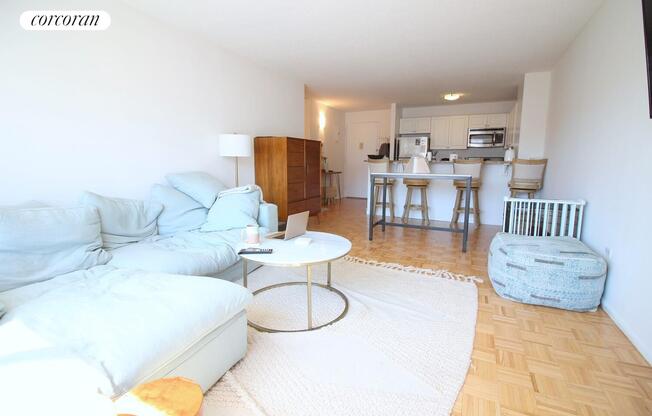 2 beds, 2 baths, $6,800, Unit 4D