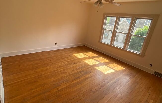 2 beds, 1 bath, $1,395, Unit 2485A N Cramer St.