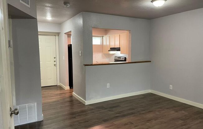 2 beds, 1 bath, 875 sqft, $975, Unit 9