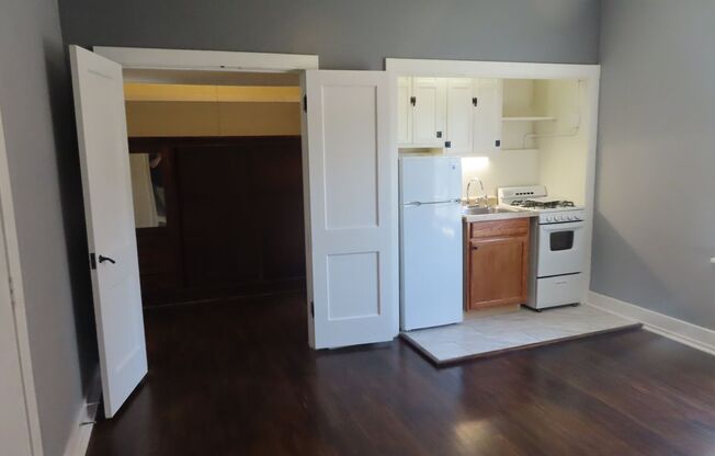 Studio, 1 bath, 400 sqft, $645, Unit #12