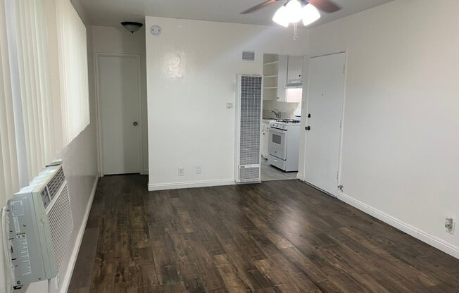 214 W MAPLE ST